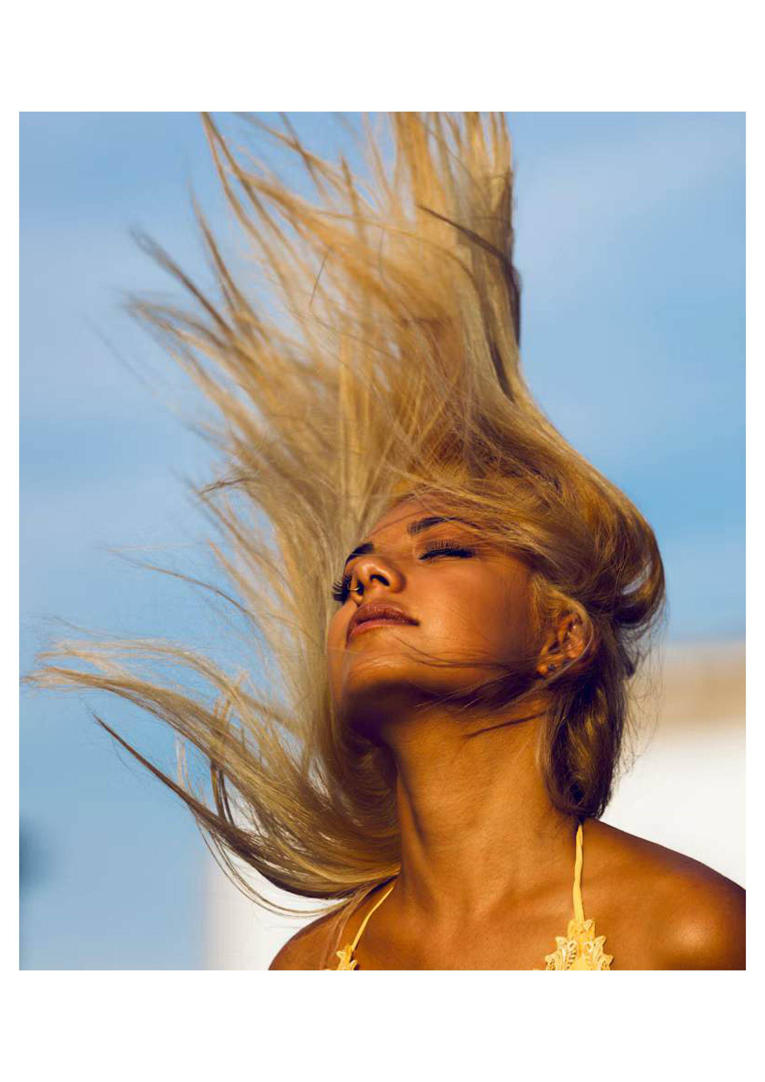 Cheveux exposés aux conditions estivales